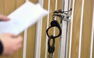 Наручники. Фото Ивана Водопьянова, Коммерсантъ