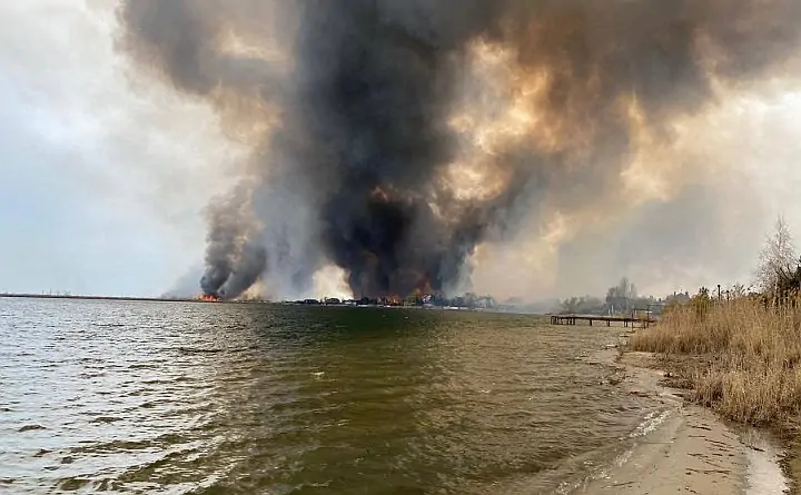 Пожар в районе Батайска. Фото из соцсети