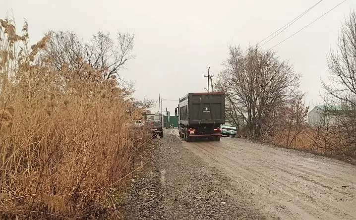 Дорога на мусорный полигон в Семикаракорске. Фото местных жителей