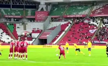 Момент в матче «Ростова» с «Рубином». Стоп-кадр с прямого эфира встречи