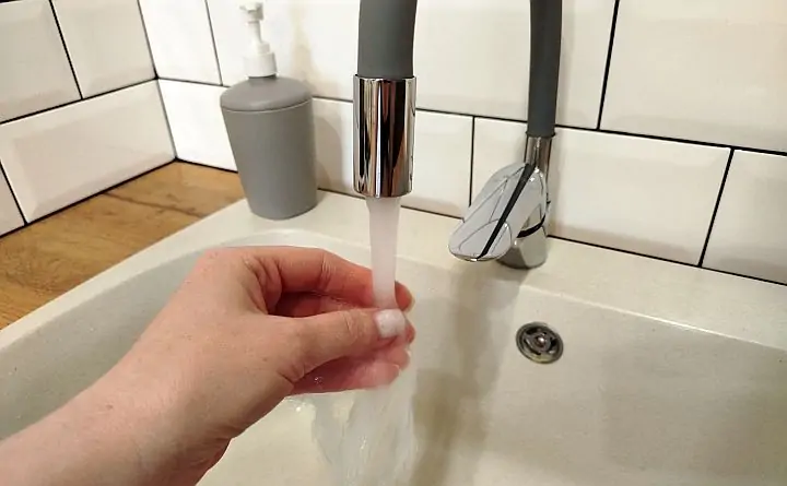 Вода из крана. Фото donnews.ru