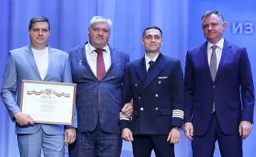 Юрий Слюсарь с семьёй Нор-Аревян. Фото donland.ru