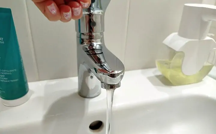 Вода из крана. Фото donnews.ru