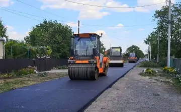Ремонт дороги на улице Колхозной в станице Кировской. Фото donnews.ru