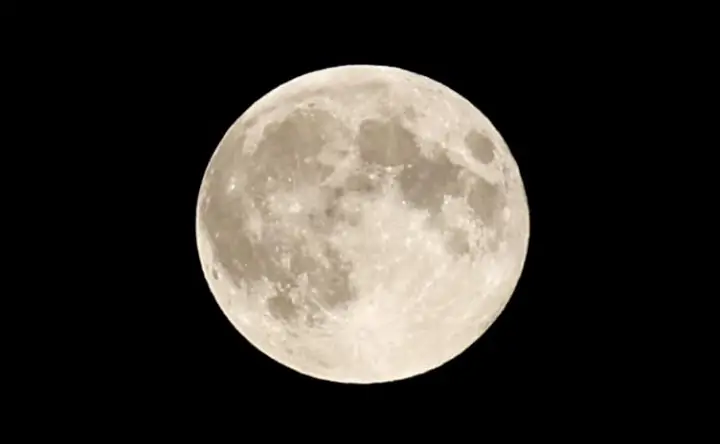 Луна. Фото Арины Антоновой/ ТАСС