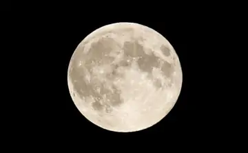 Луна. Фото Арины Антоновой/ ТАСС