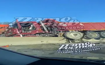 Повисший большегруз. Фото из Telegram-канала «Это Ростов»