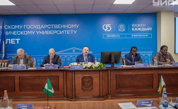Бесарион Месхи и участники конференции. Фото пресс-службы ДГТУ