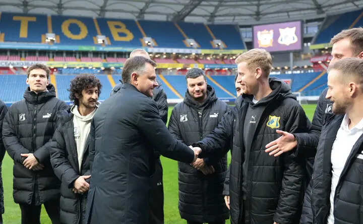 Юрий Слюсарь на встрече с ФК "Ростов". Фото donland.ru