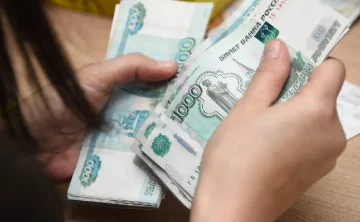 Деньги. Фото Евгения Епанчинцева, РИА Новости