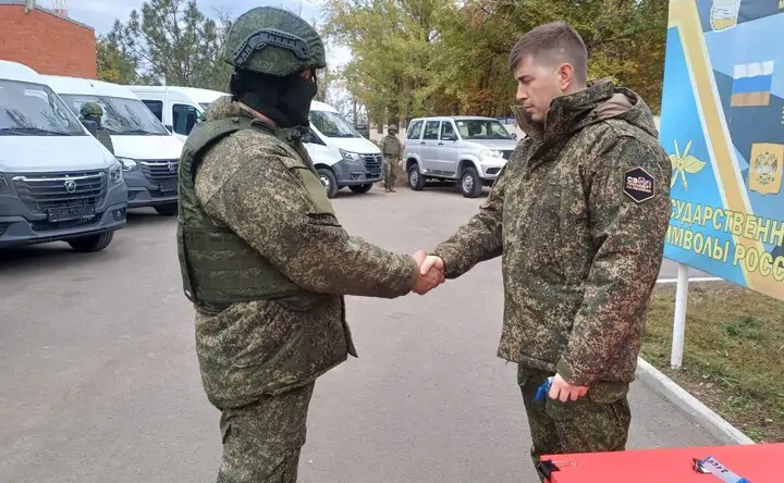 Передача техники. Фото donland.ru