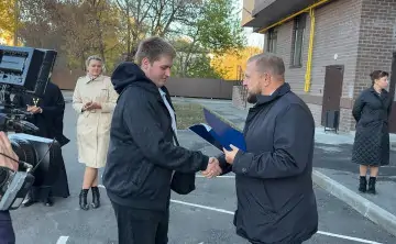 Вручение ключей. Фото Ангелины Булановой