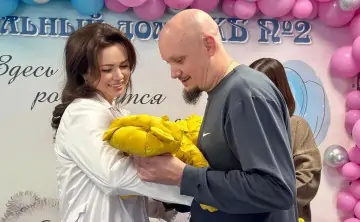 Лидия Новосельцева и отец близняшек. Фото пресс-службы городской Думы Ростова.