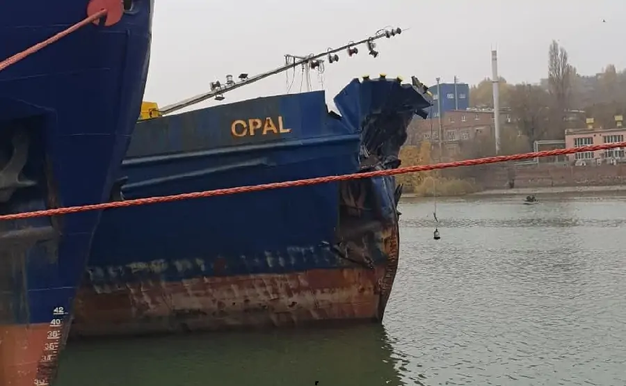 Повреждённое судно. Фото Южной транспортной прокуратуры