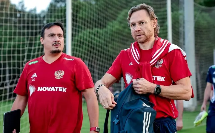 Валерий Карпин и Джонатан Альба. Фото пресс-службы сборной России