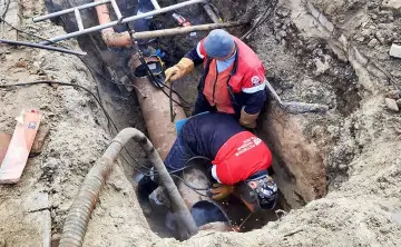 Ремонт на теплотрассе. Фото Александра Скрябина