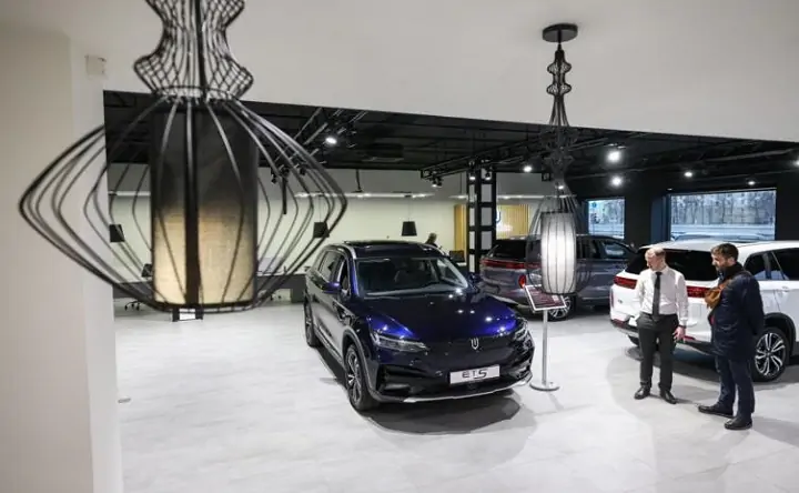 Автосалон. Фото Артема Геодакяна,ТАСС