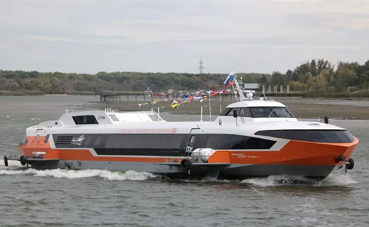 Метеор 120-Р на Дону.Фото пресс-службы правительства региона