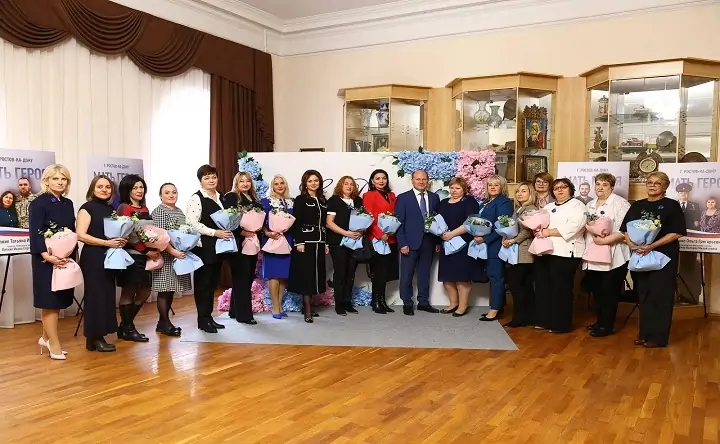 Глава Ростова поздравил матерей участников СВО. Фото пресс-службы администрации города