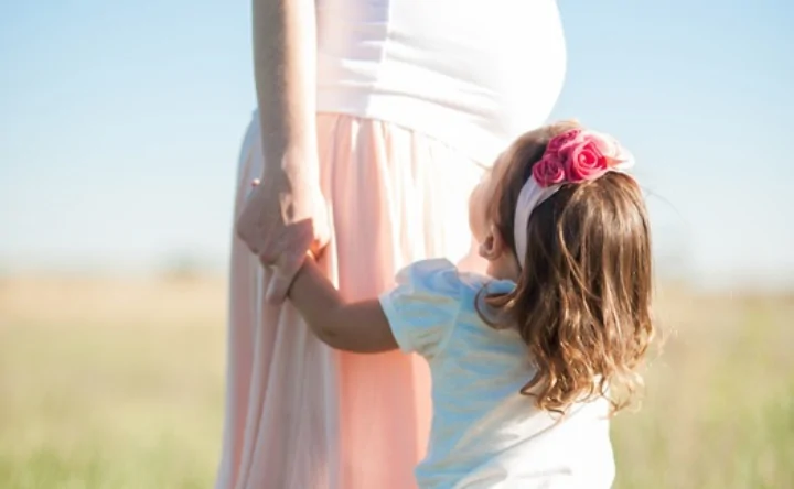 Мама с дочкой. Фото pxhere.com