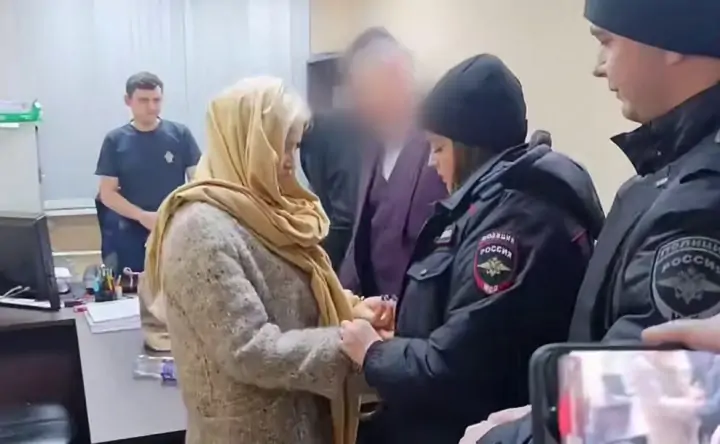 Арестованная Анна Хоботова. Скриншот с видео пресс-службы Следкома РФ