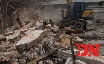 Разрушенная летняя конюшня. Фото donnews.ru