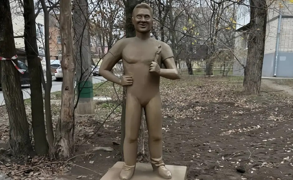 Памятник Павлу Деревянко. Фото FreshAlina1