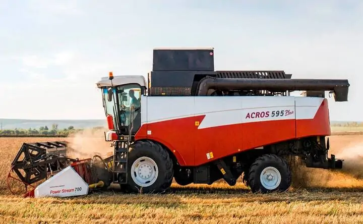 Комбайн. Фото: тг-канал "Ростсельмаш"