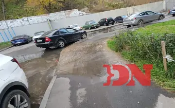 Канализация на тротуаре. Фото donnews.ru