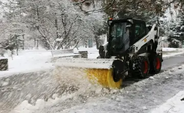 Уборка снега. Фото пресс-службы администрации Ростова