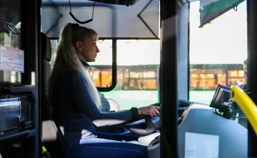 Водитель-женщина. Фото Вадима Ахметова, URA.RU