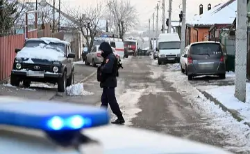 Место оцепления рядом с домов в переулке Ермака. Фото Анатолия Карбинова, 161.ру