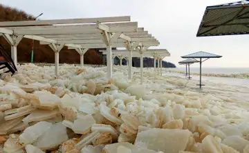 Последствия ледяного шторма в Таганроге. Фото из ТГ-канала Светланы Камбуловой