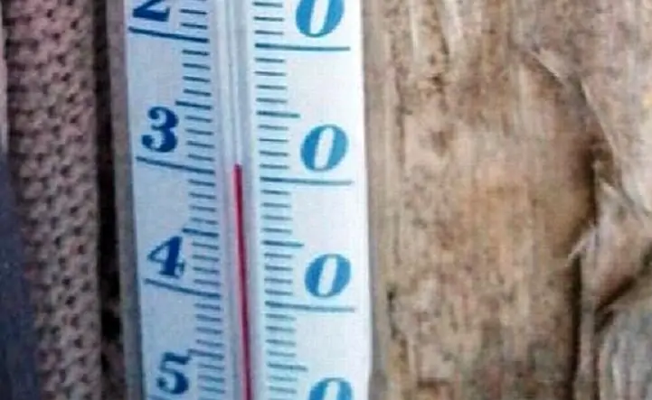 Уличный термометр. Фото Telegram-канала «Север Дона»