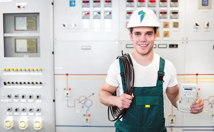 Установка счётчика. Фото предоставлено пресс-службой «ТНС энерго Ростов-на-Дону»