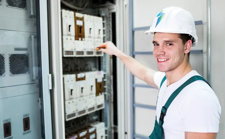 Сотрудник «ТНС энерго». Фото предоставлено пресс-службой «ТНС энерго Ростов-на-Дону»