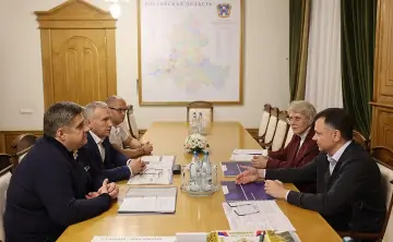 Обсуждение строительства трассы. Фото пресс-службы губернатора Ростовской области