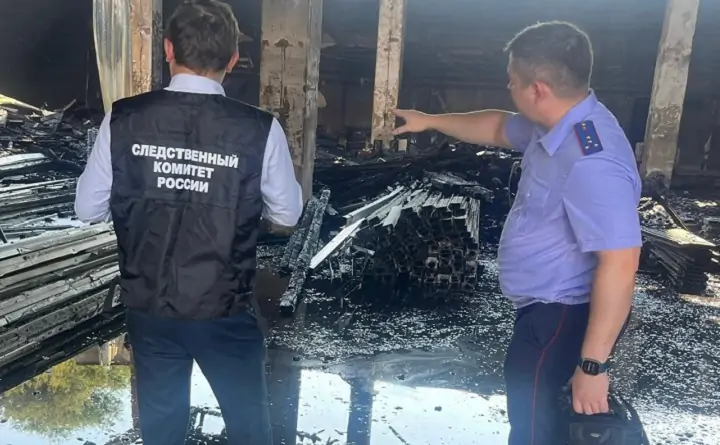 Следователи на месте трагедии. Фото пресс-службы Следкома по Ростовской области