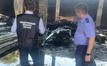 Следователи на месте трагедии. Фото пресс-службы Следкома по Ростовской области