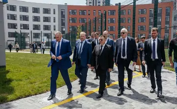 Ирек Файзуллин посещает «Левобережье». Фото «ЮгСтройИнвест»