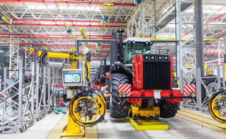 Производство тракторов. Фото с сайта «Ростсельмаш»