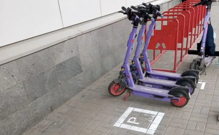 Парковка для электросамокатов. Фото пресс-службы Whoosh