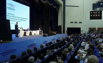 Выступление врио губернатора Юрия Слюсаря на встрече с секретарями местных и первичных отделений «Единой России». Фото пресс-службы регионального отделения партии