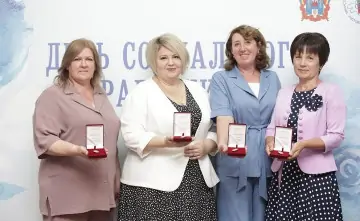 Награждённые женщины. Фото с официального сайта правительства Ростовской области