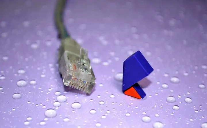 Шнур для компьютера. Фото пресс-службы «Ростелекома»