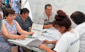 «Поезд здоровья» и его пациенты. Фото пресс-службы министерства региональной политики и коммуникаций Ростовской области