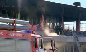 Сгоревший ТЦ. Фото из ТГ-канала главы Новошахтинска Сергея Бондаренко