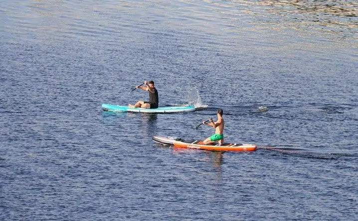 Прогулки на сап-бордах. Фото Михаила Метцель, ТАСС