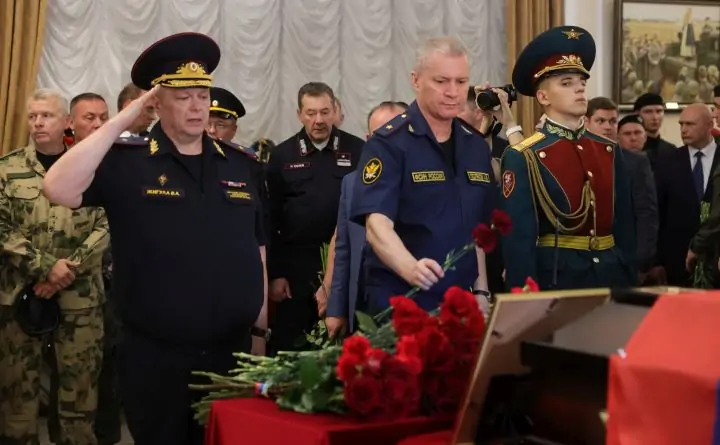 Фото с церемонии прощания с сайта donland.ru