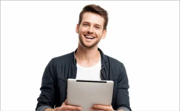 Мужчина с планшетом. Изображение сгенерировано нейросетью Kandinsky